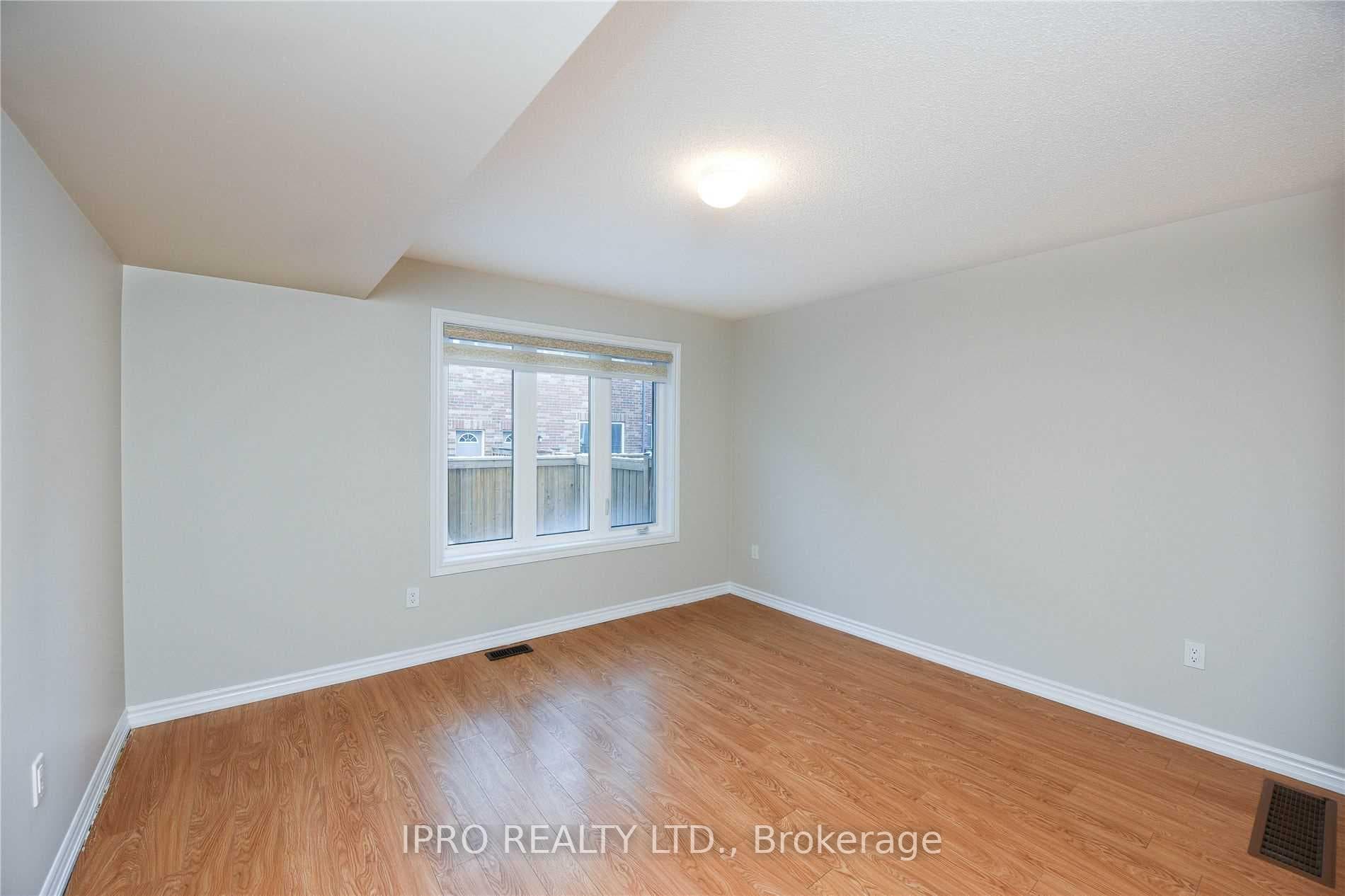 19 Miami Grove photo 3