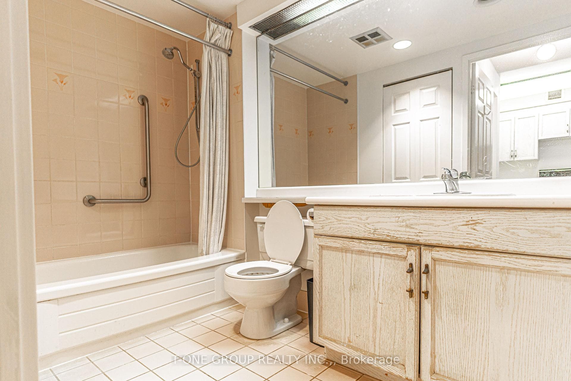 284 Bloor Street Unit 204 photo 10