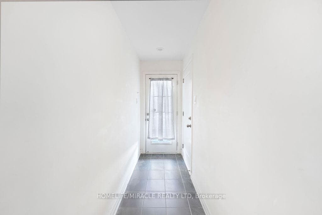 1431 Green Road photo 5