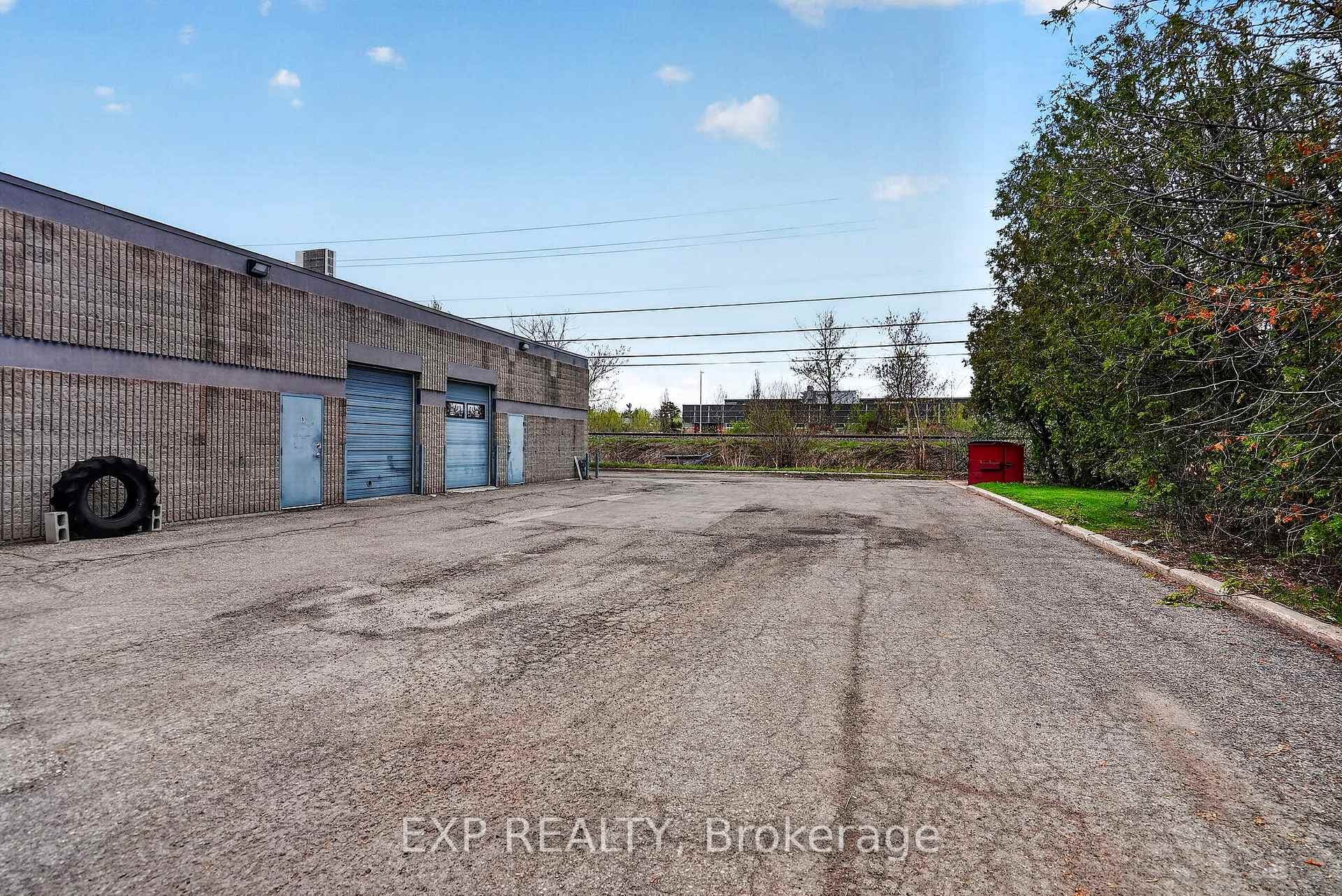159 Colonnade Road photo 4