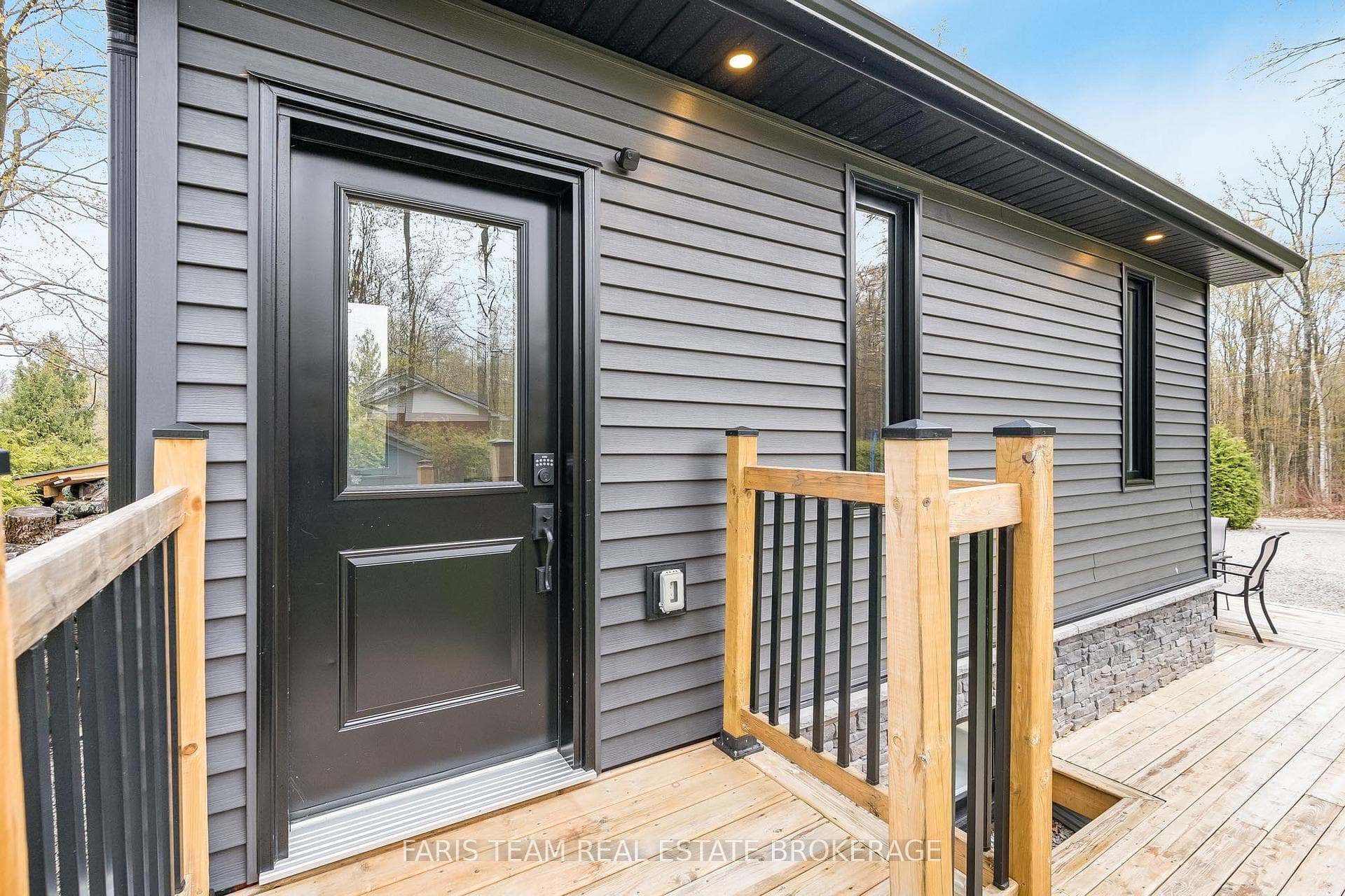 1720 Tay Point Road photo 4