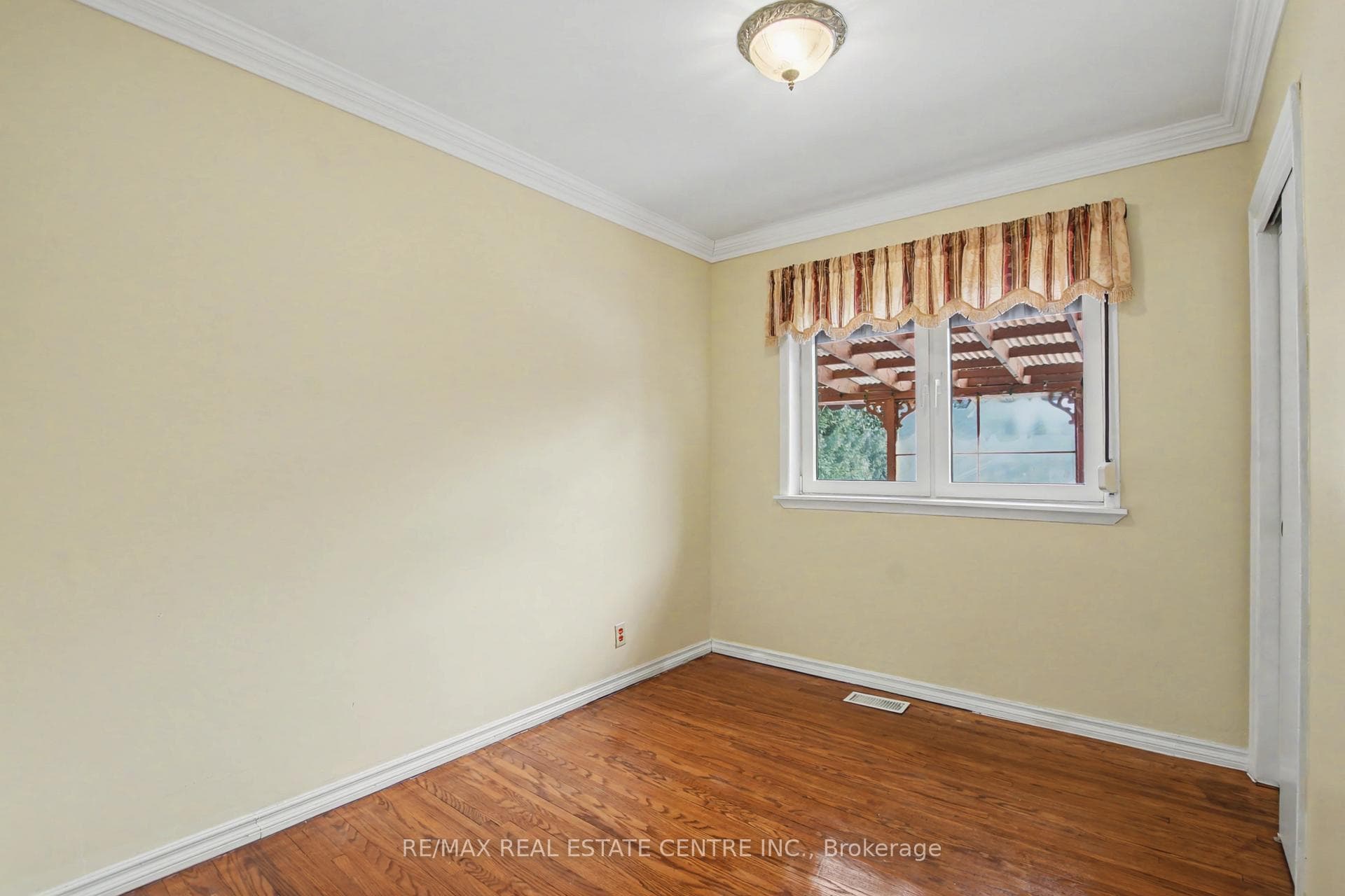112 Anne Boulevard photo 20