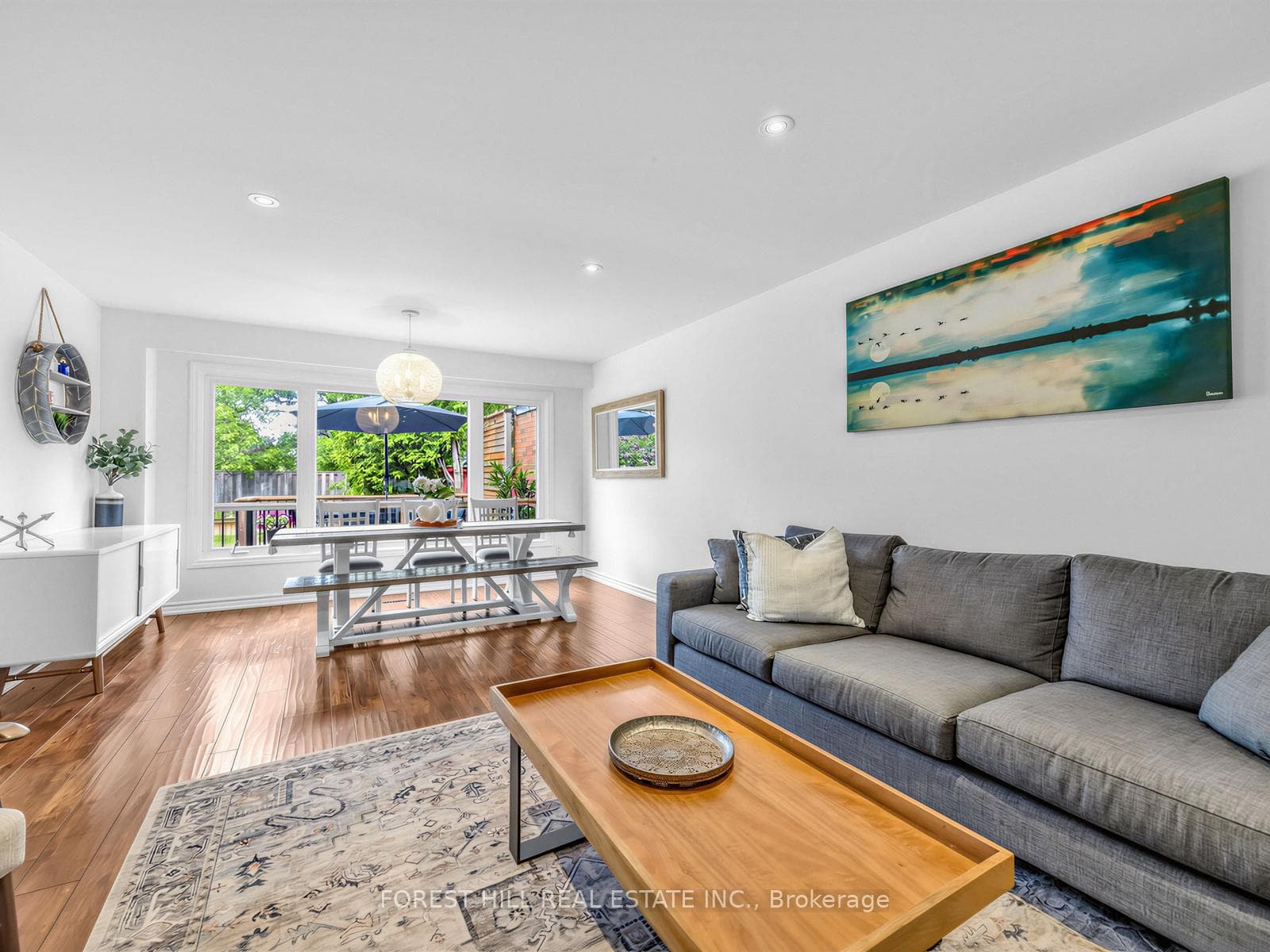4243 Thom Gardens photo 9