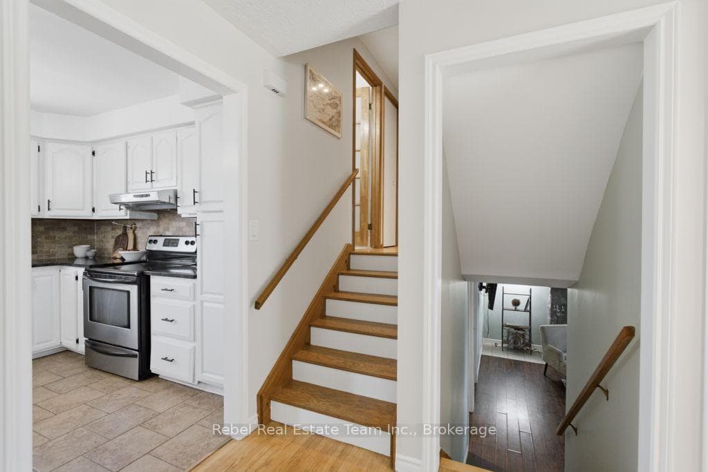 615 HAMILTON Road photo 18