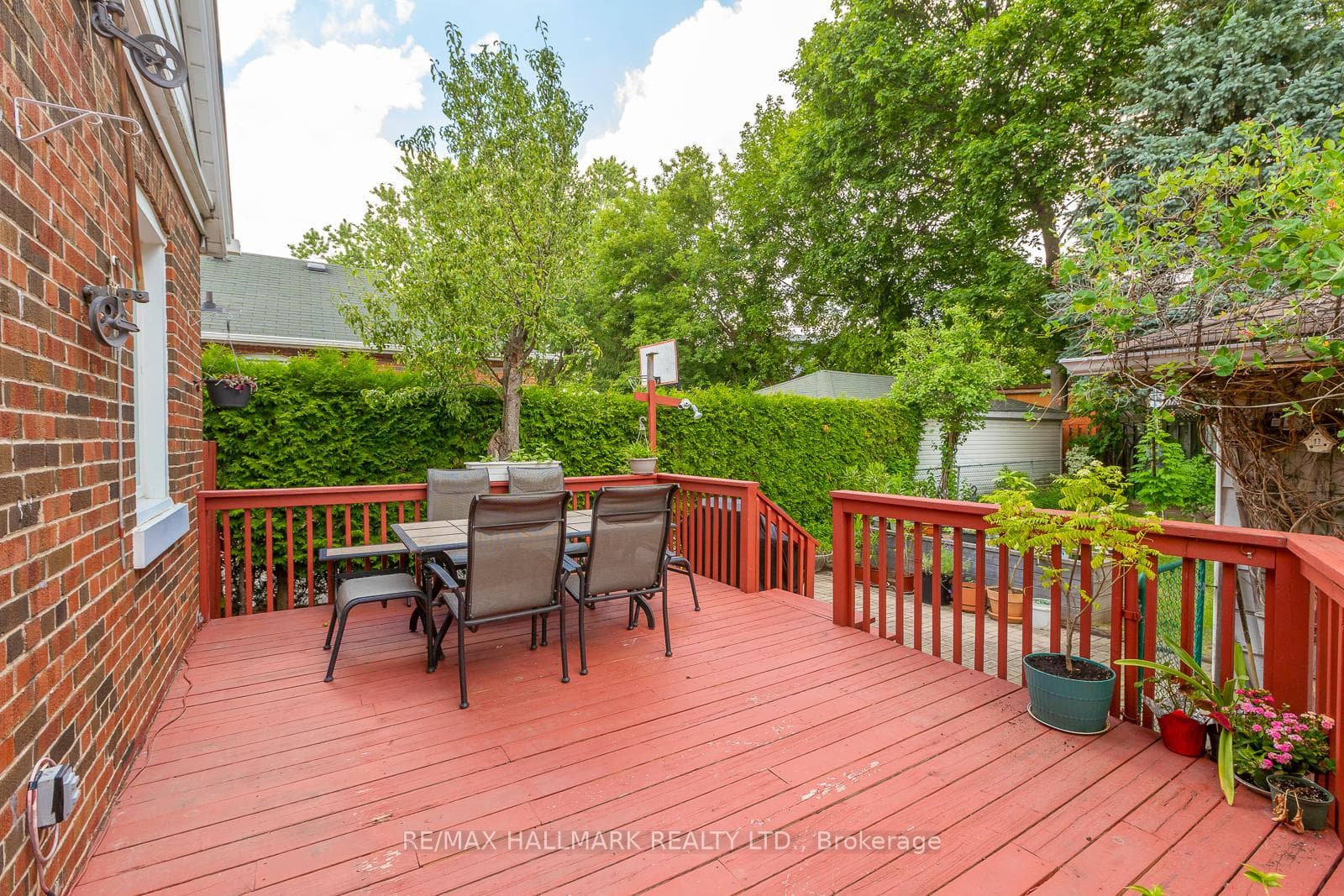945 Pharmacy Avenue photo 36