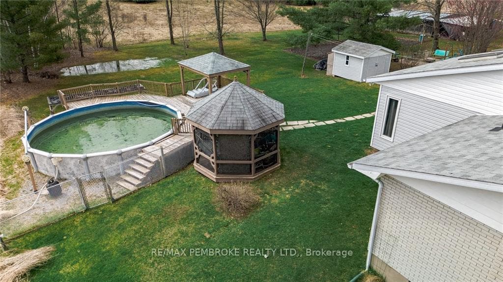 383 RUSSHAM Road photo 26