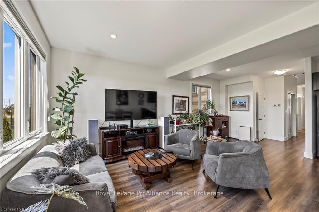 150 DR RICHARD JAMES Crescent photo 20