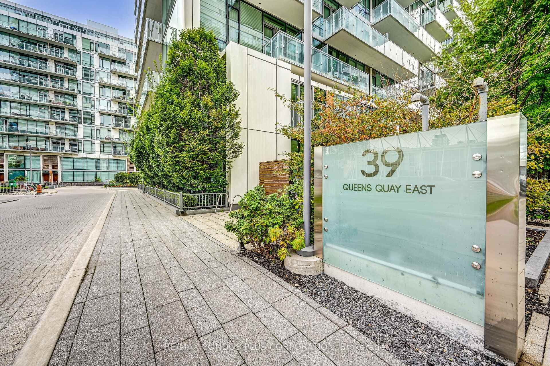 39 Queens Quay Unit 728 photo 2
