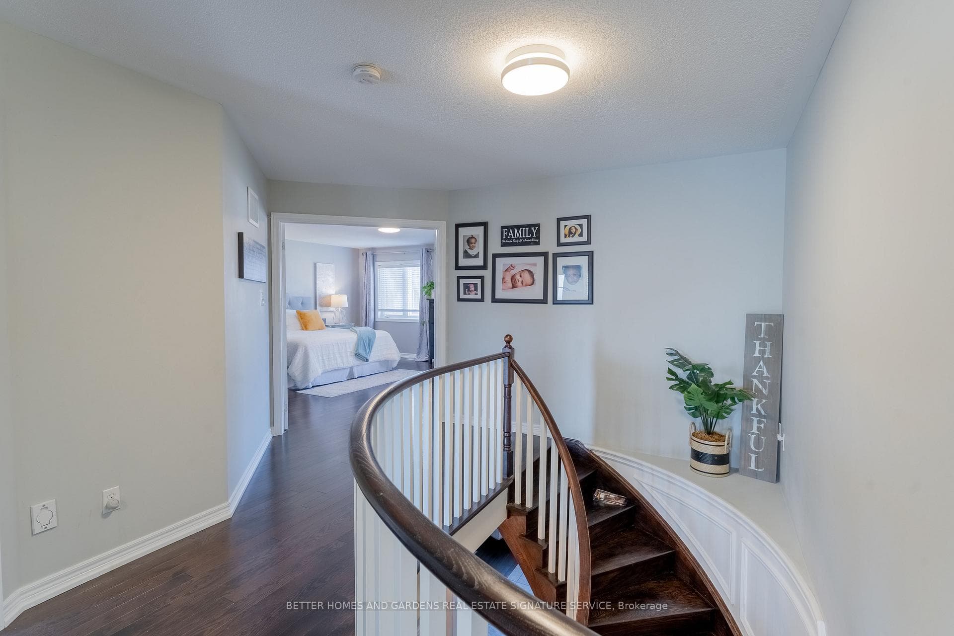 363 McCartney Crescent photo 30