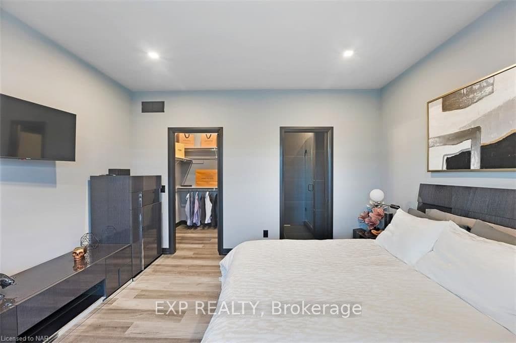 300 RICHMOND Street Unit 17 photo 22