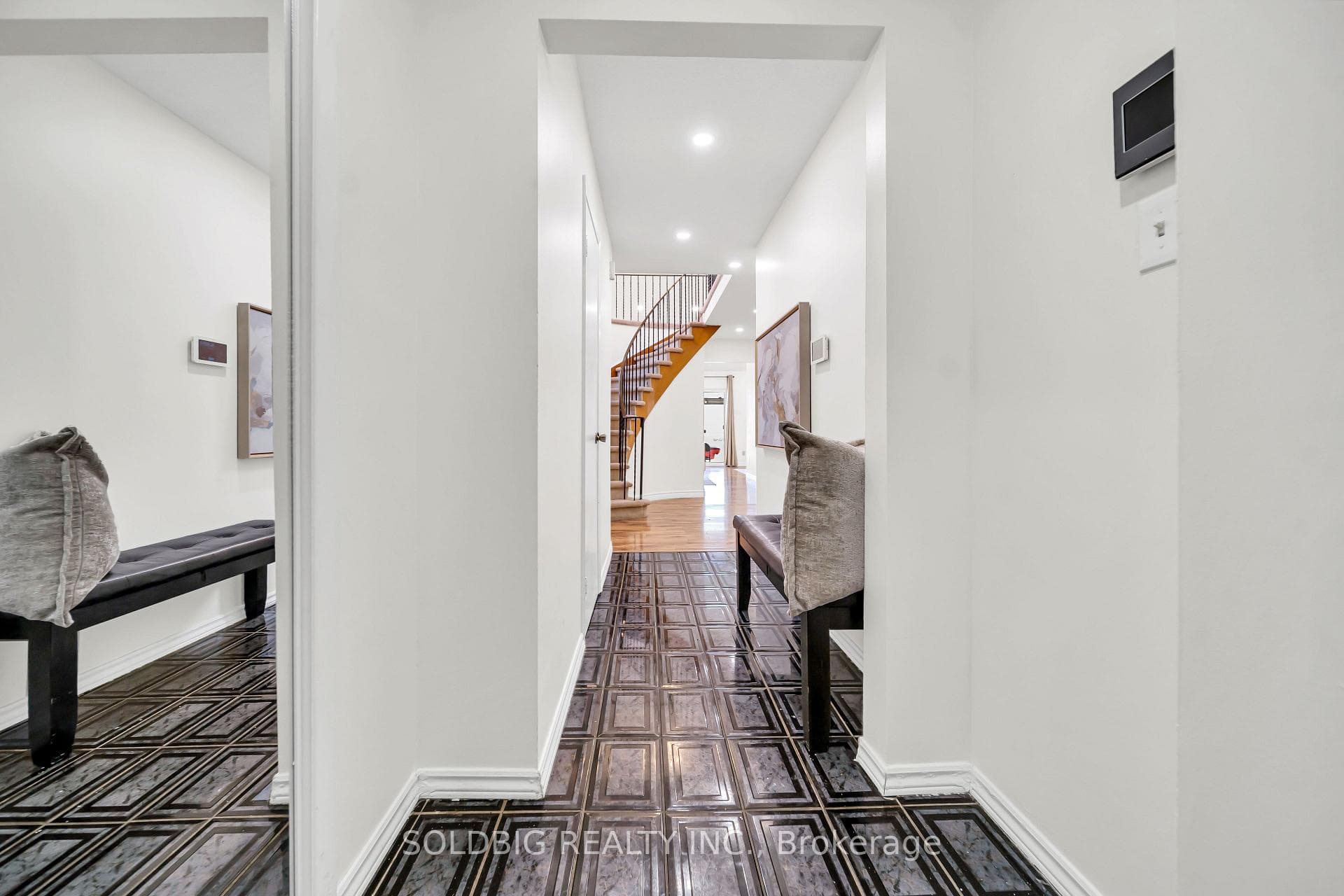 76 Banting Crescent photo 2