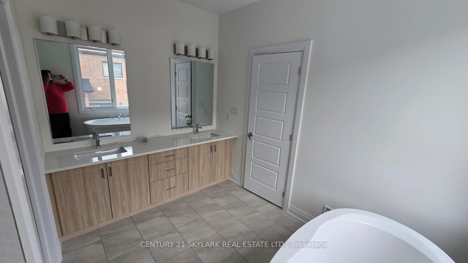 16 Kings Hill Drive photo 10