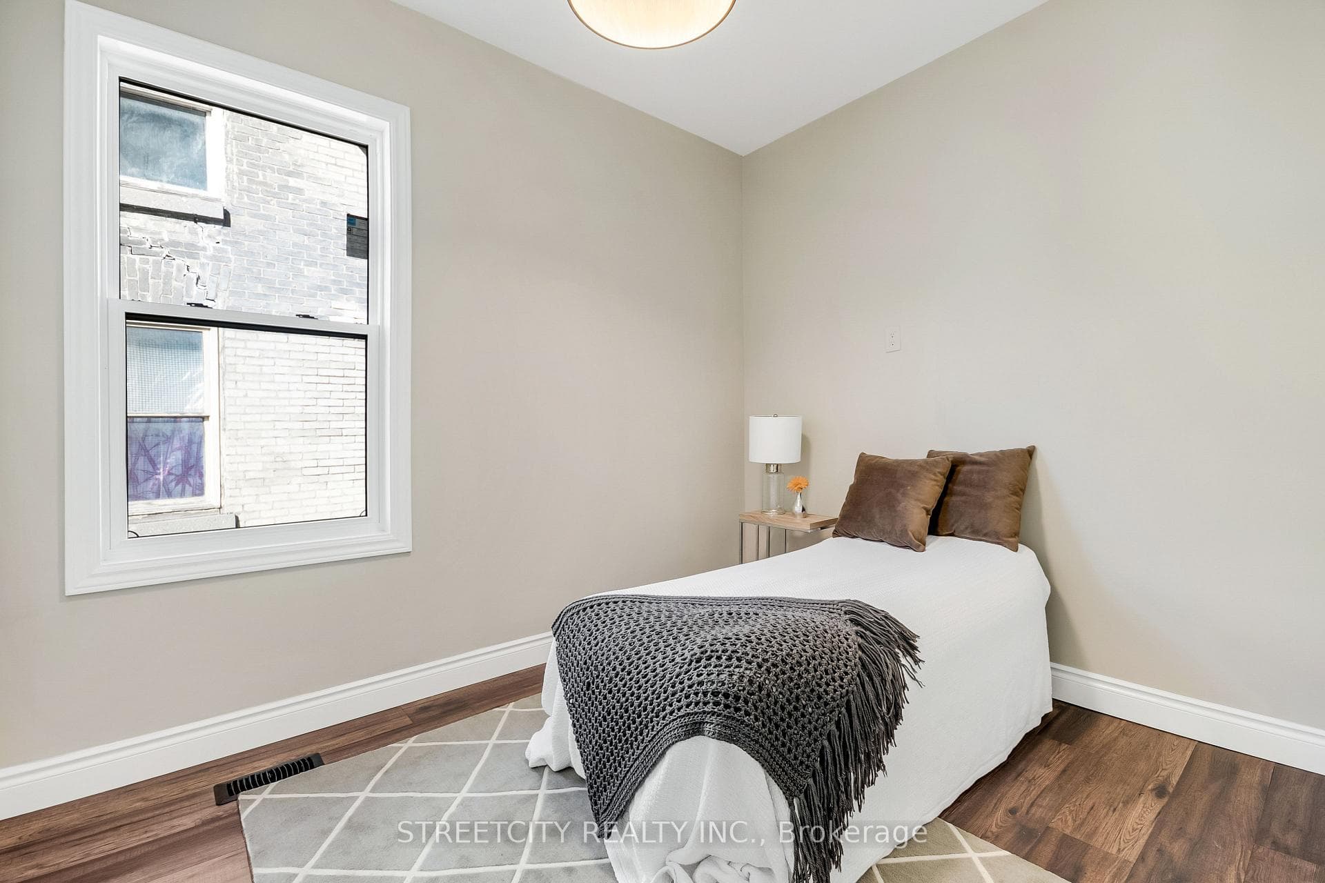 310 Egerton Street photo 8