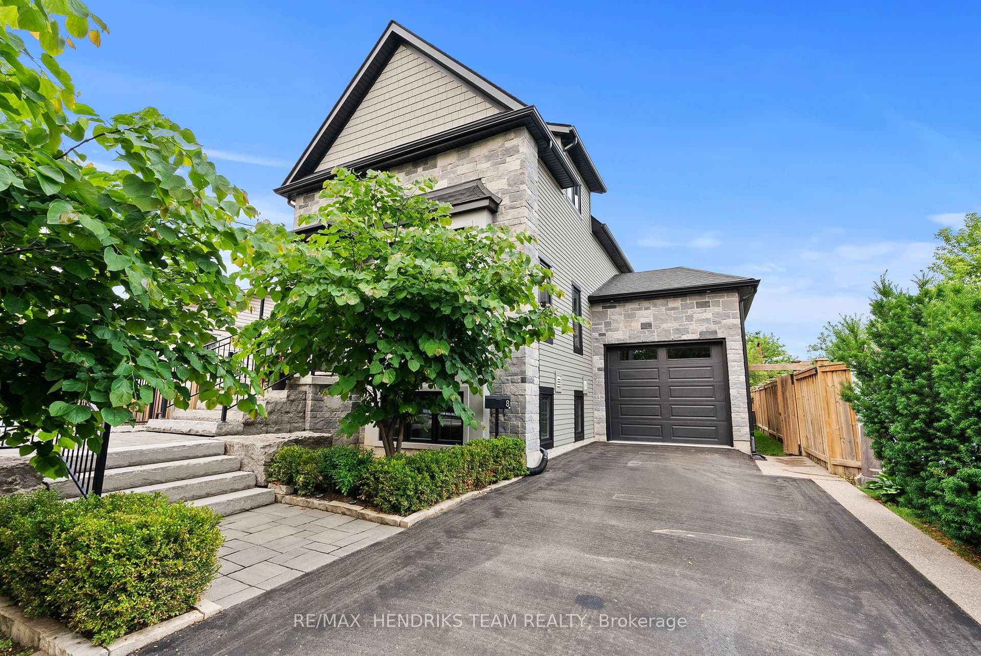8 Stanmary Drive photo 3