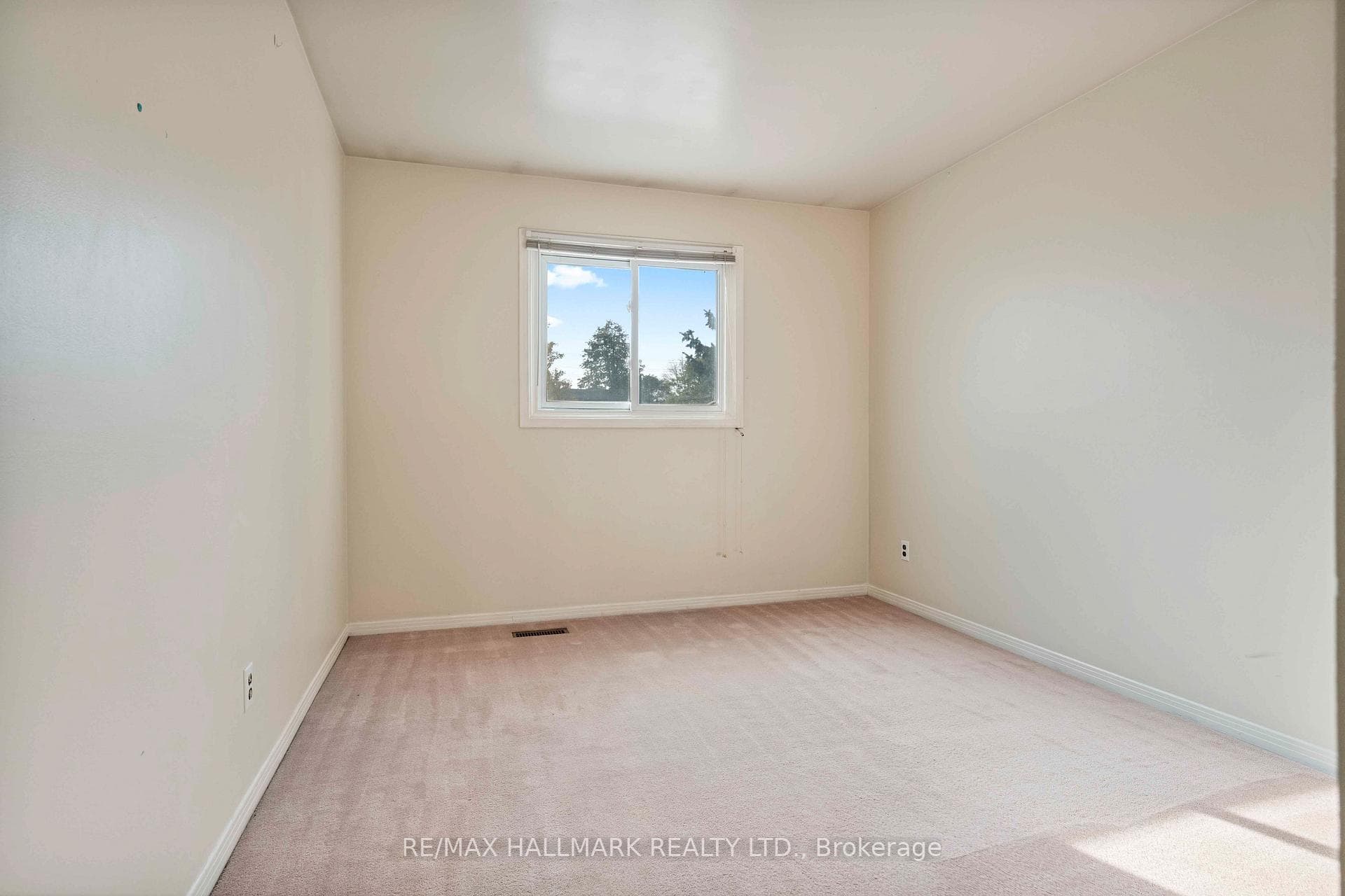 101 Bushmills Square photo 20