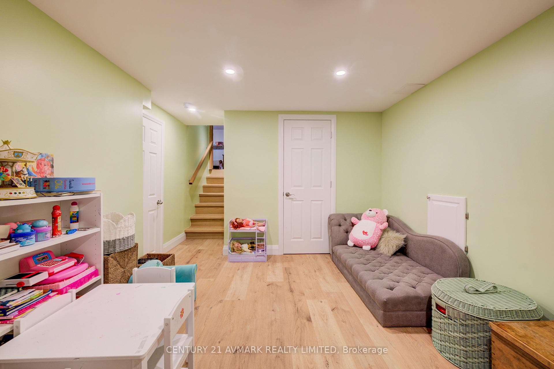 163 Lakeshore Road photo 25