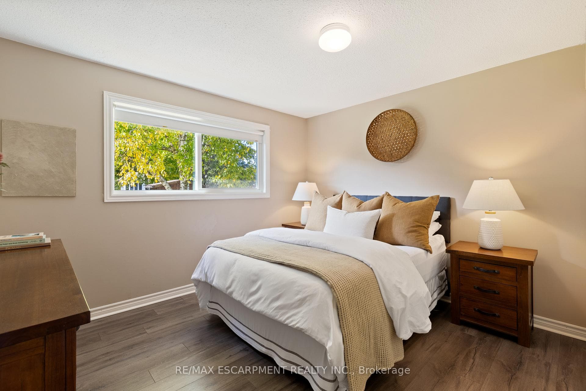 2376 CAYUGA Court photo 19