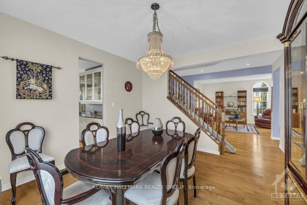 362 SHADEHILL Crescent photo 8