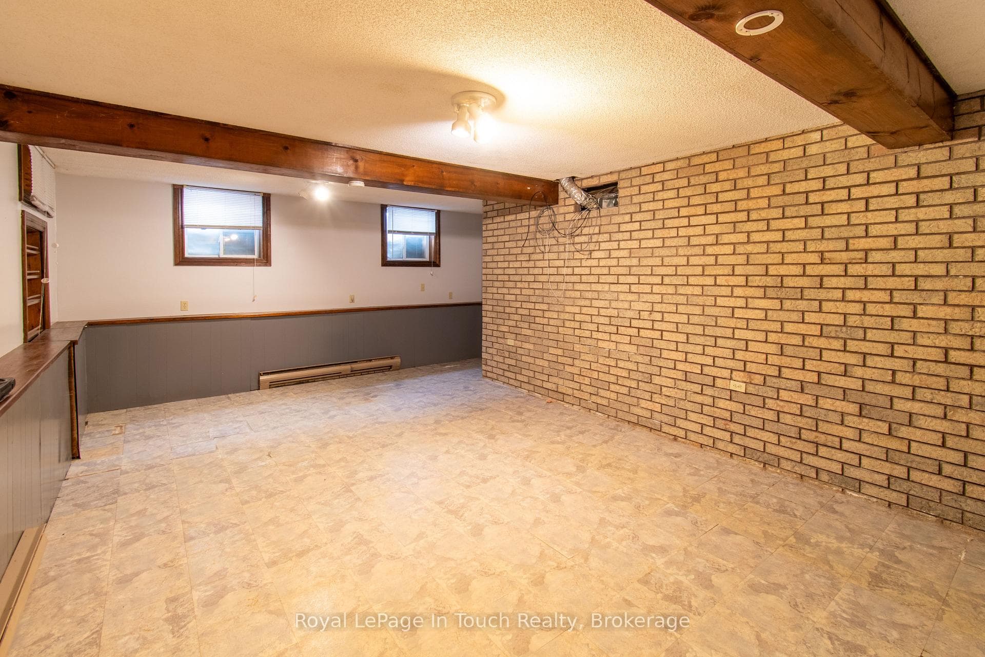 326 Lafontaine Road photo 37