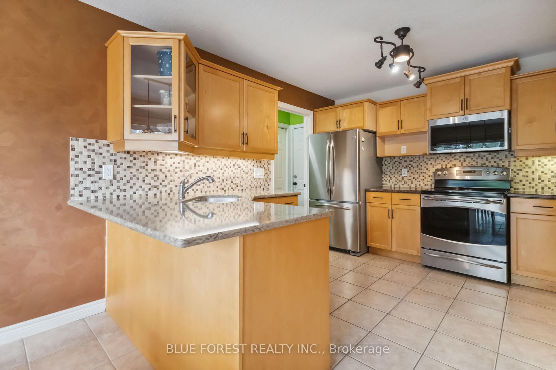 1 Riverbank Drive photo 10