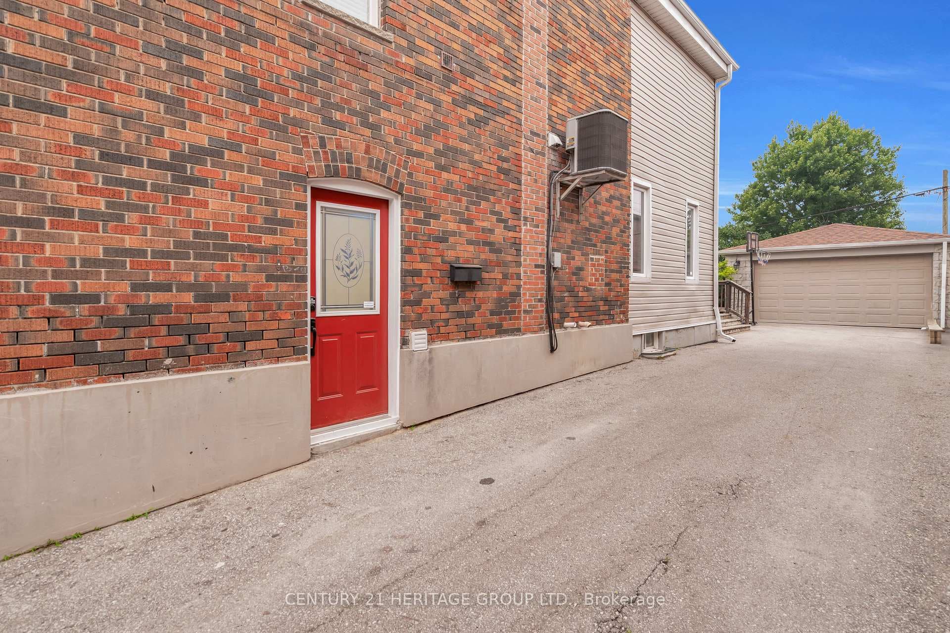 33 Sanderstead Avenue photo 28
