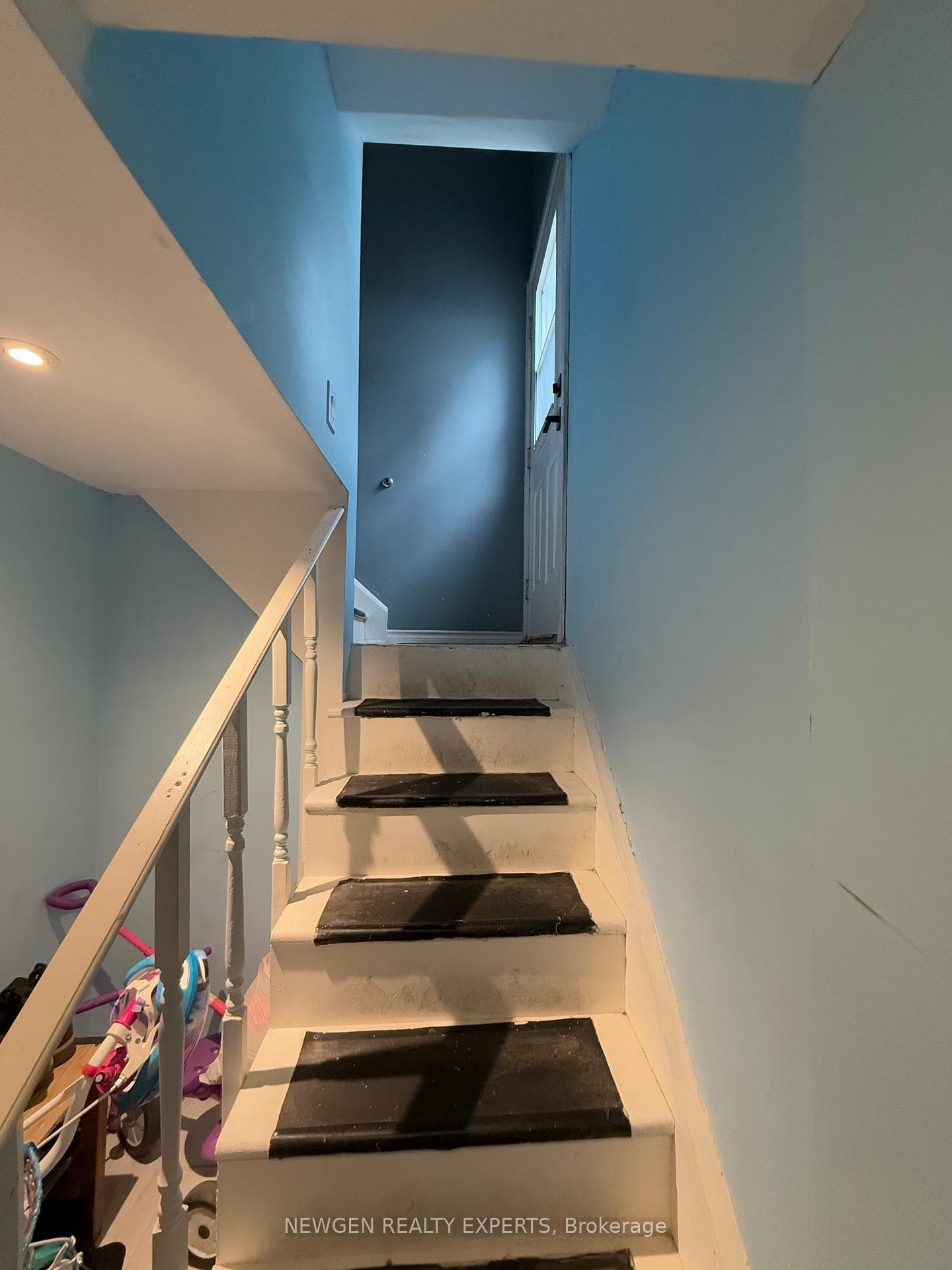 66 Mcdonald Avenue Unit Bsmnt photo 2