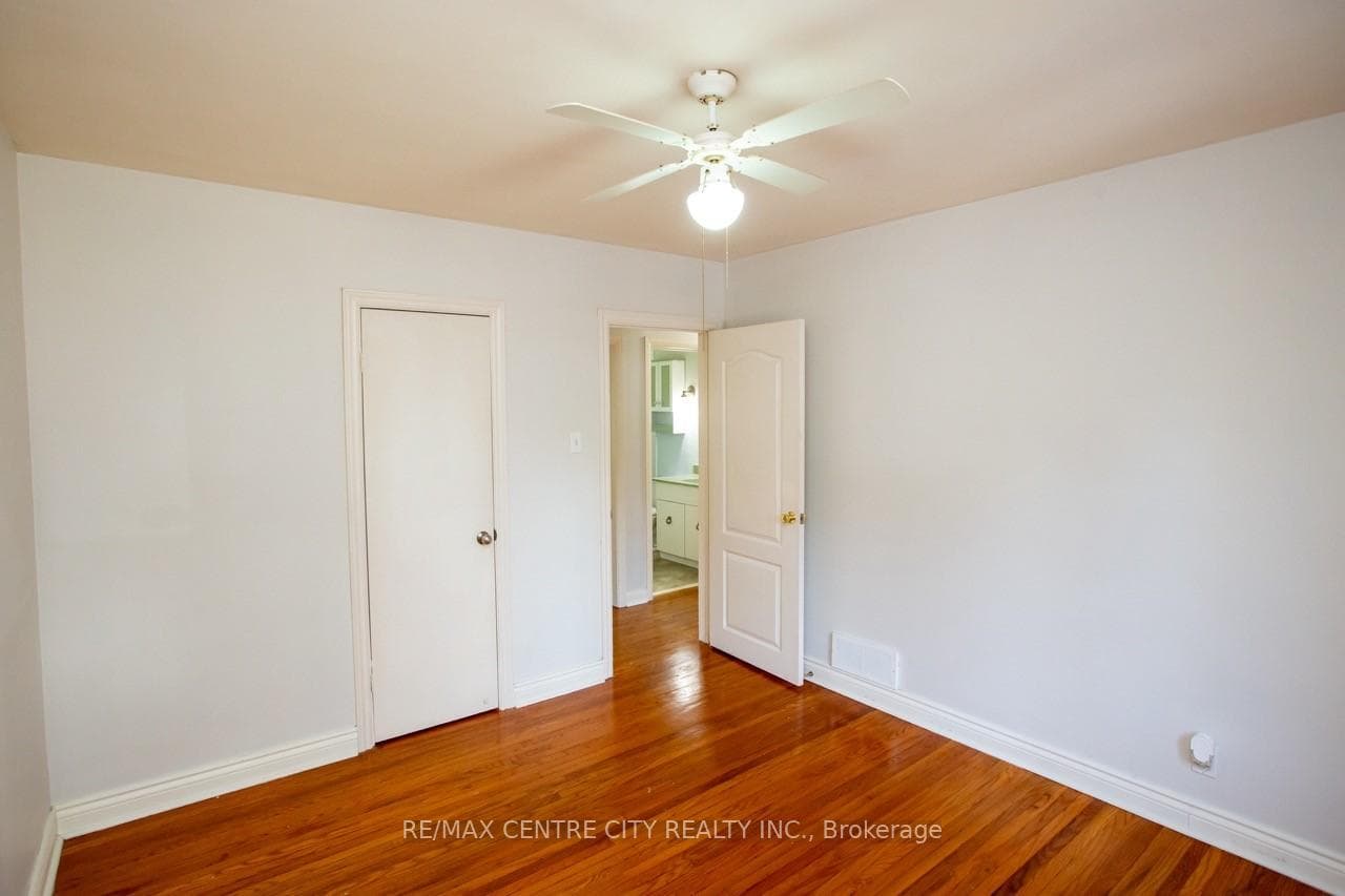 1644 Mardell Street photo 10
