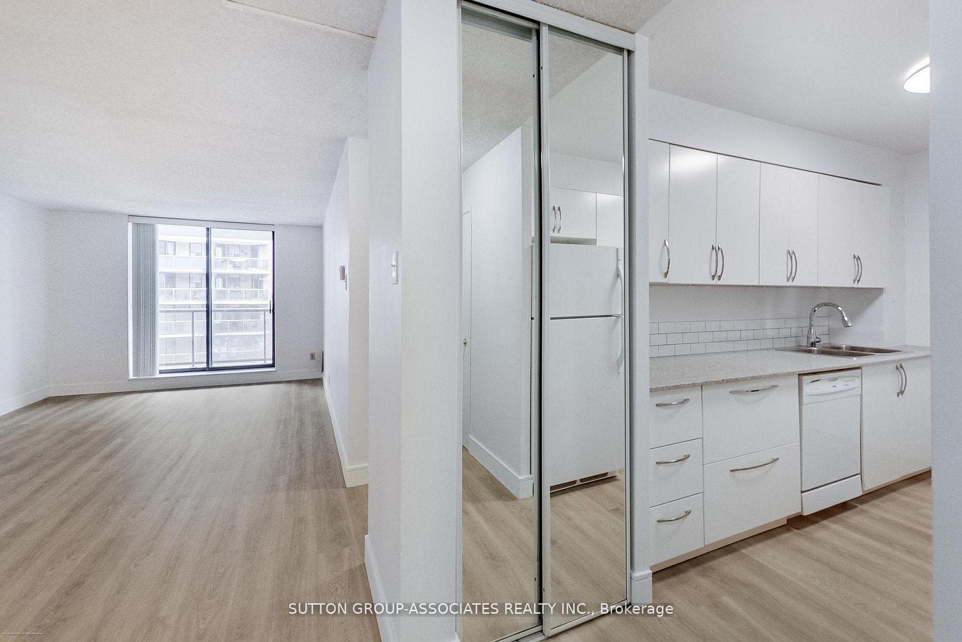 250 Jarvis Street Unit 804 photo 3