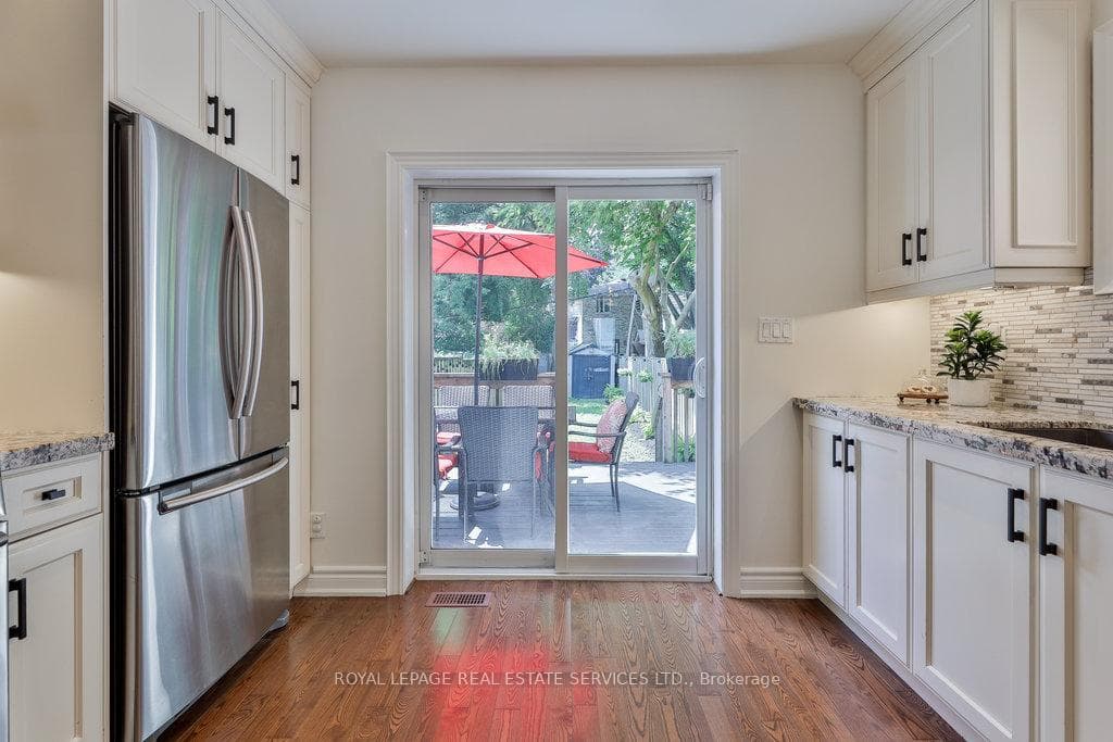 124 Coxwell Avenue photo 12