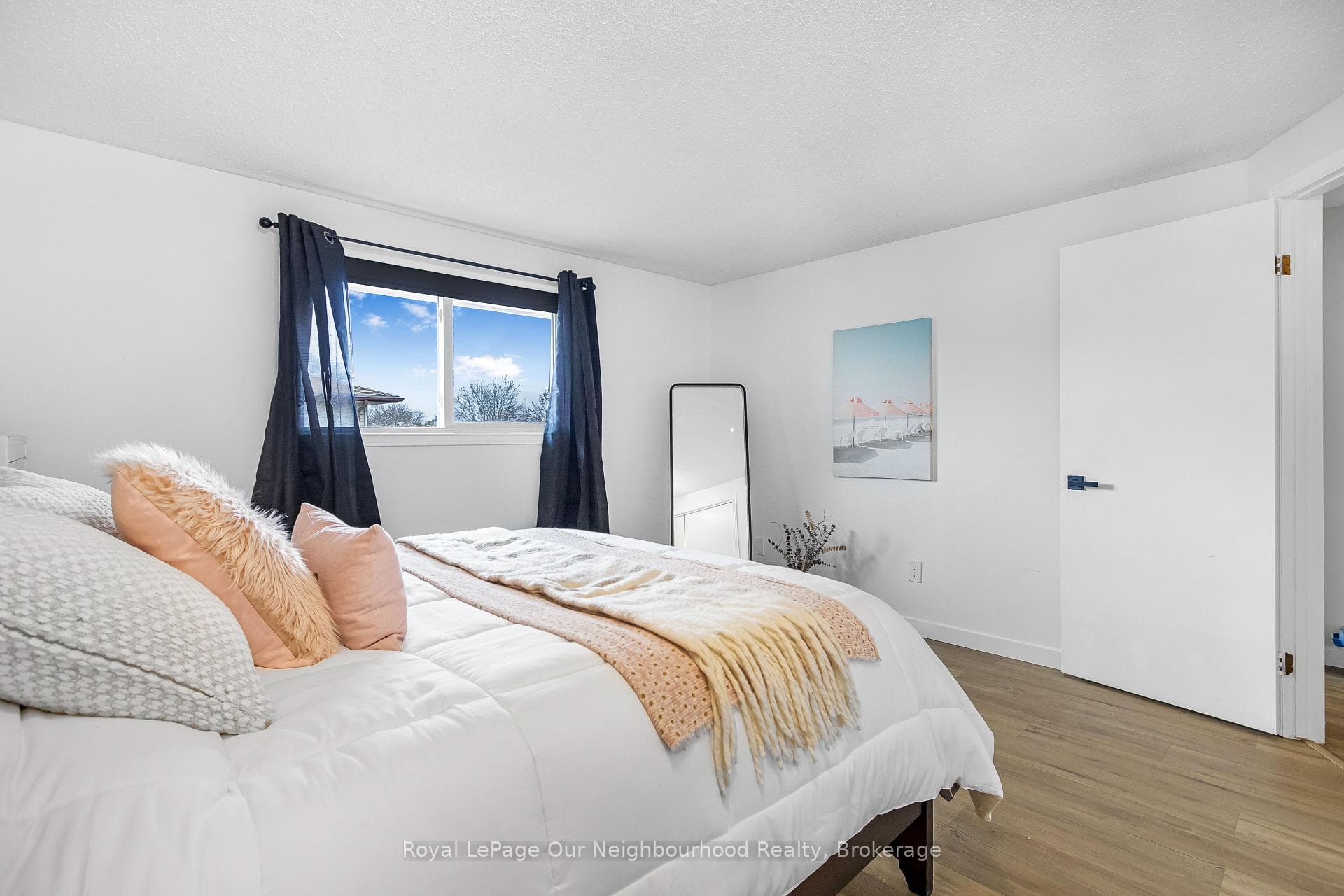2 Woodfern Road photo 17