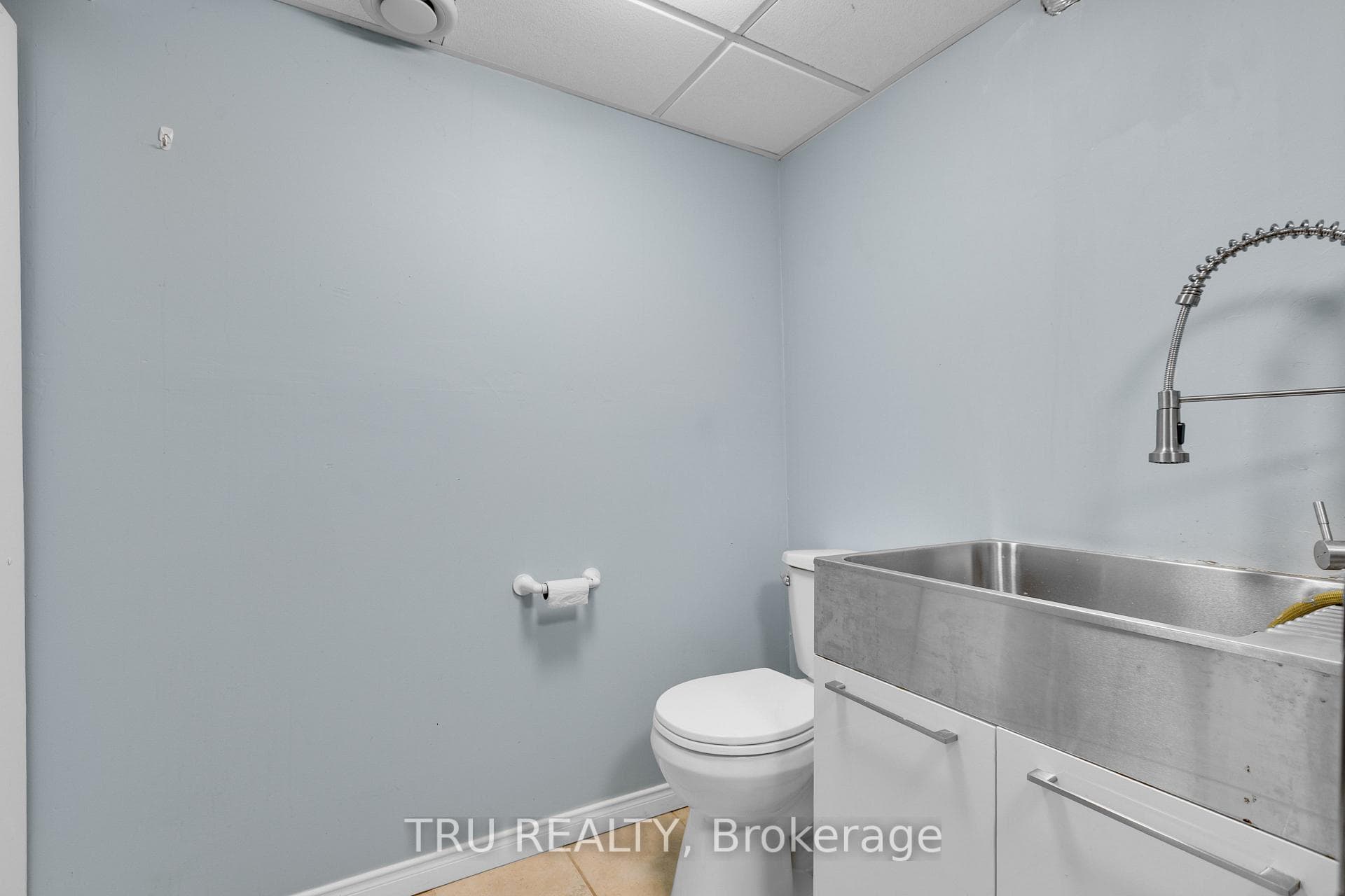 715 Mooneys Bay Place photo 35