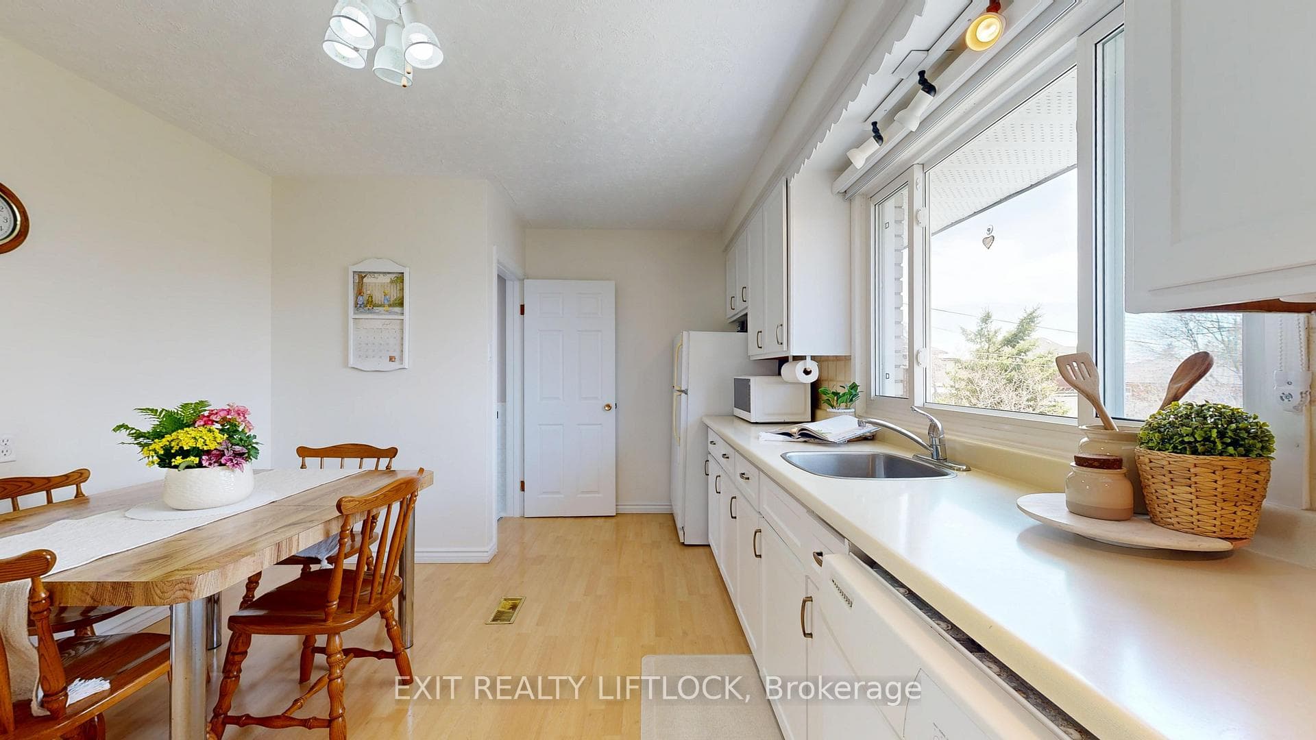 423 Armour Road photo 8