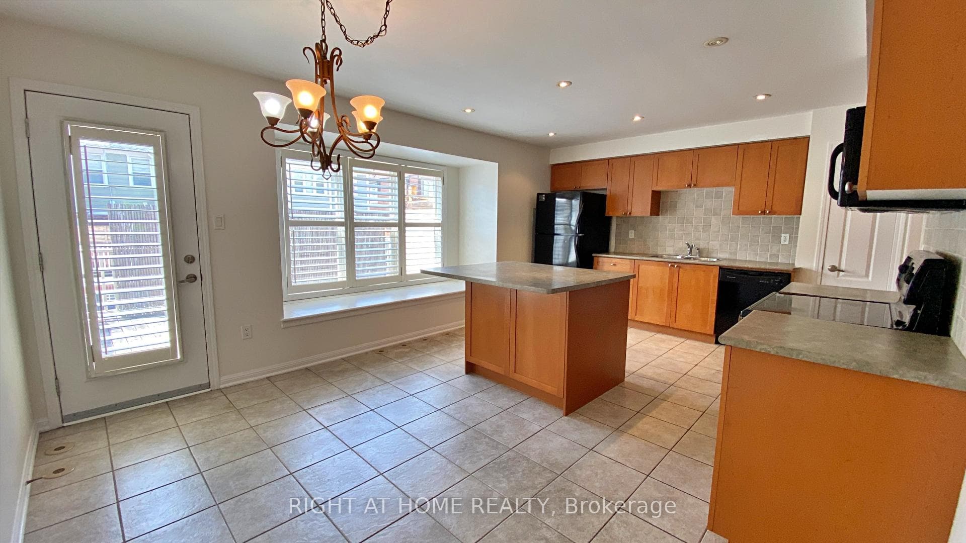 664 Holly Avenue photo 17
