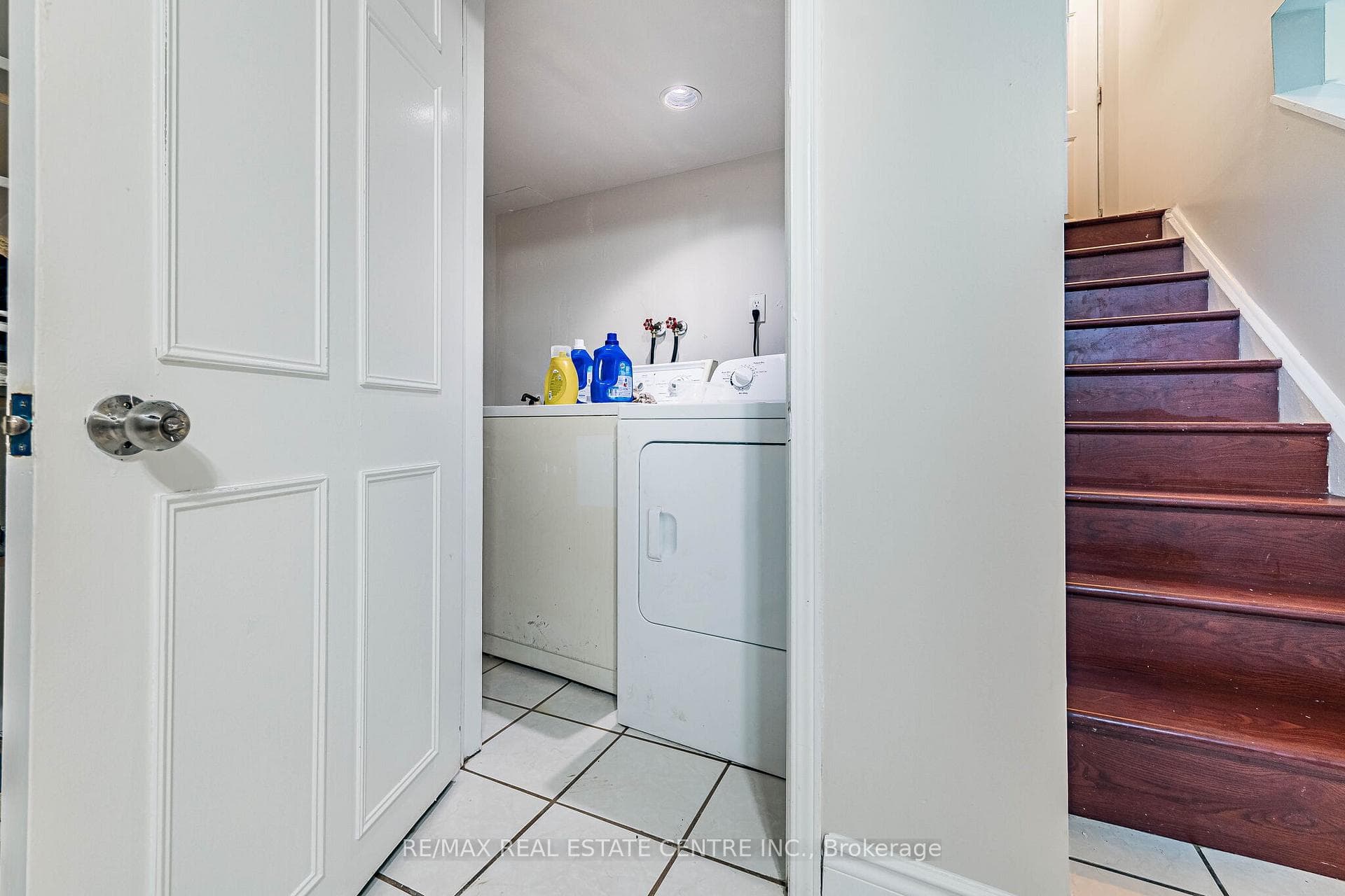 4 Howell Street photo 44