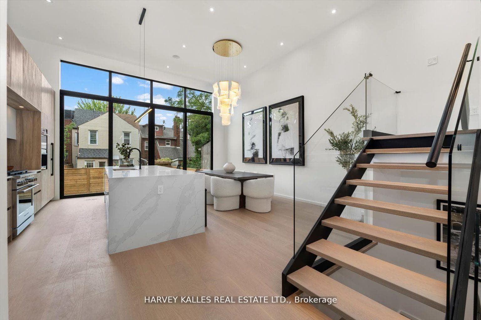 697 Richmond Street photo 3