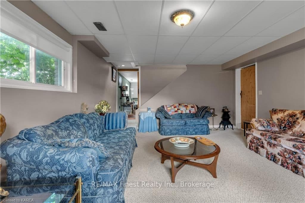 34 HAMBLY Street photo 27