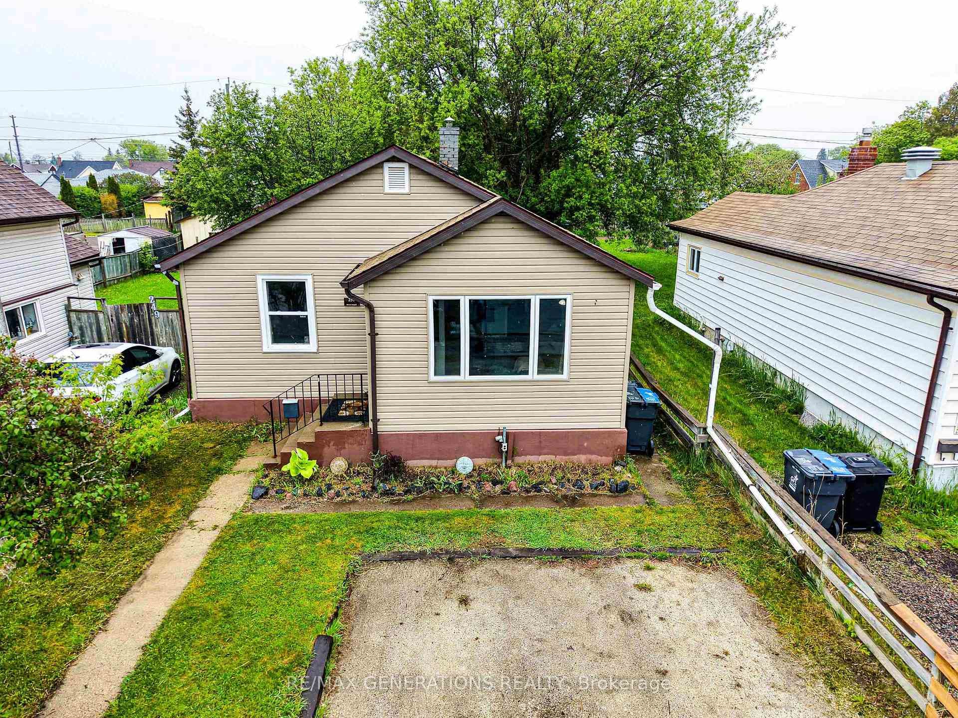 251 BROCK Street photo 1