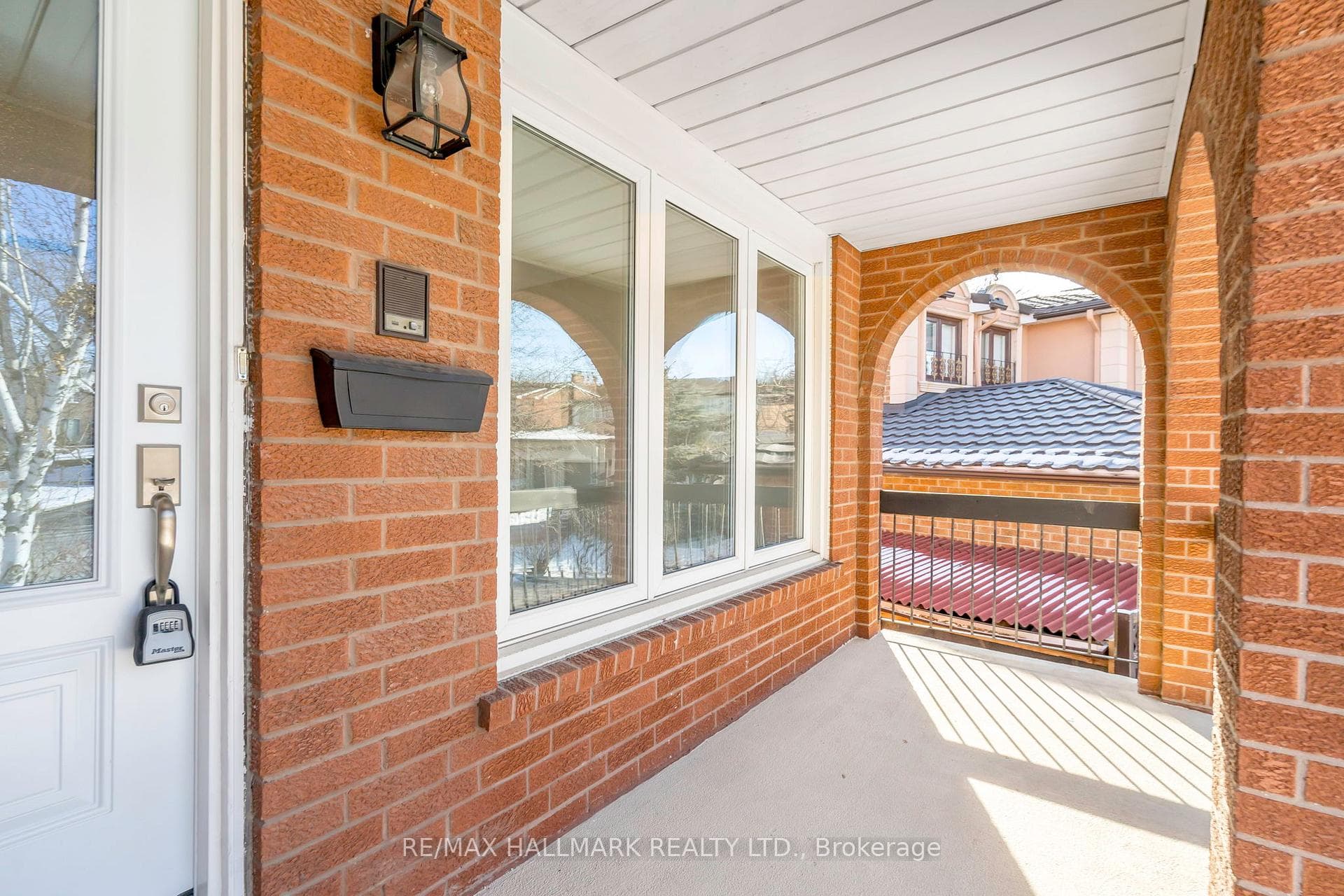 4281 Creeks End photo 3