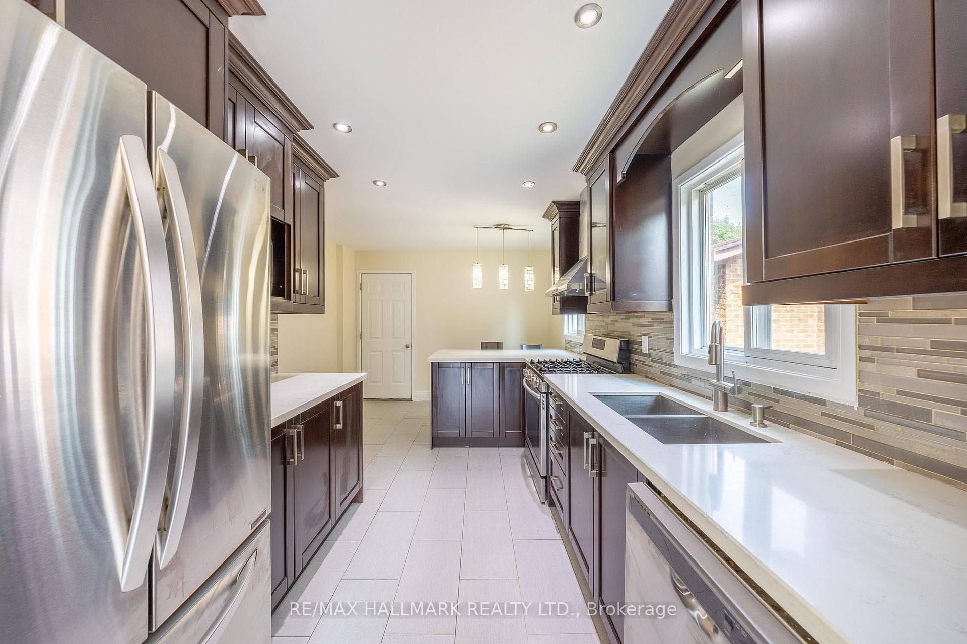 130 Maberley Crescent photo 13