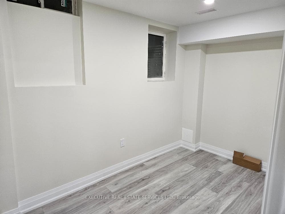28 Platform Crescent photo 17