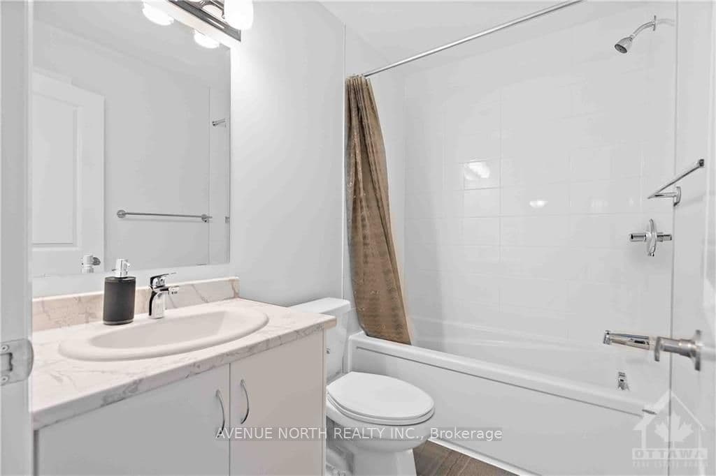 302 GISBORNE Place photo 22
