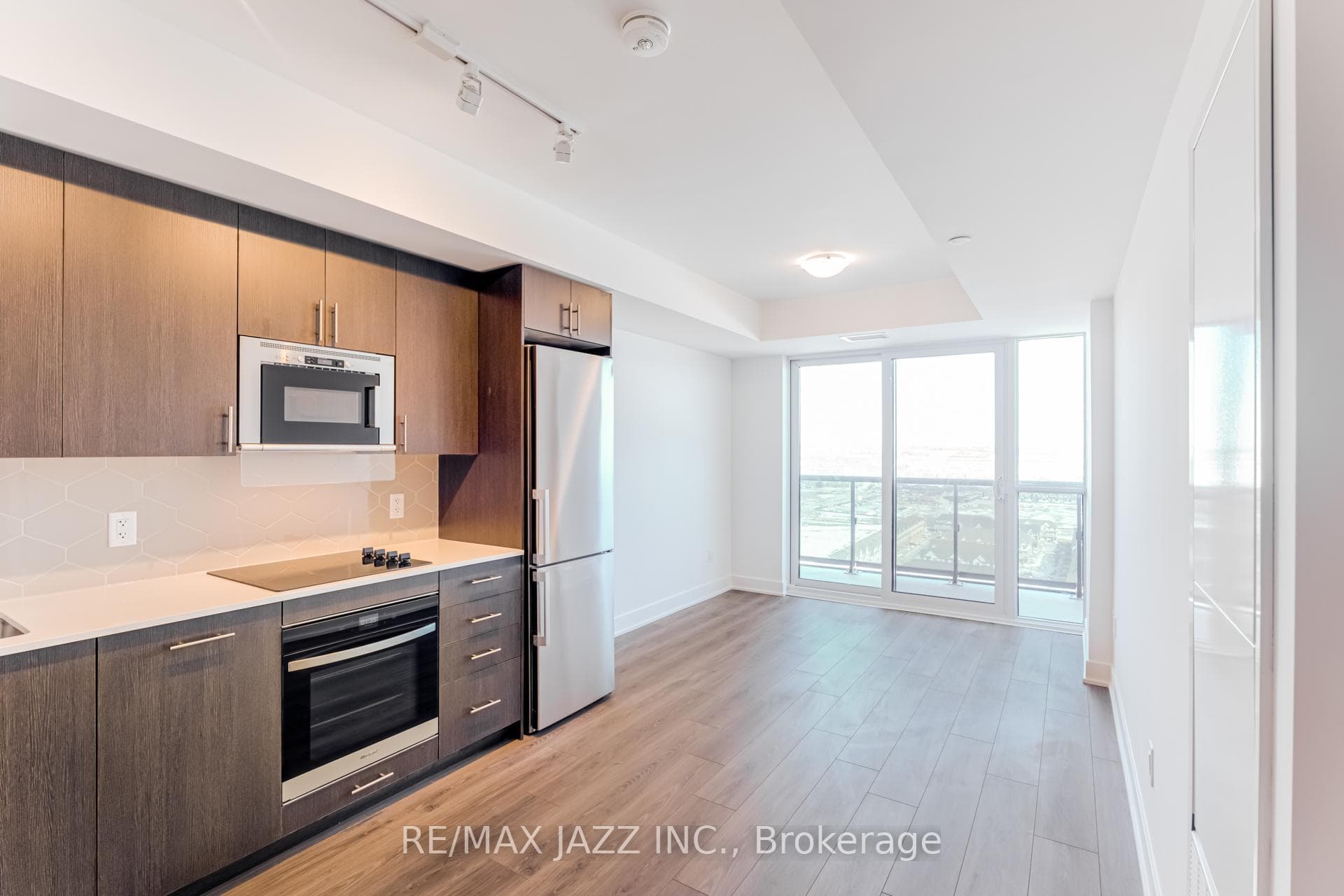 2545 Simcoe Street Unit 2102 photo 10