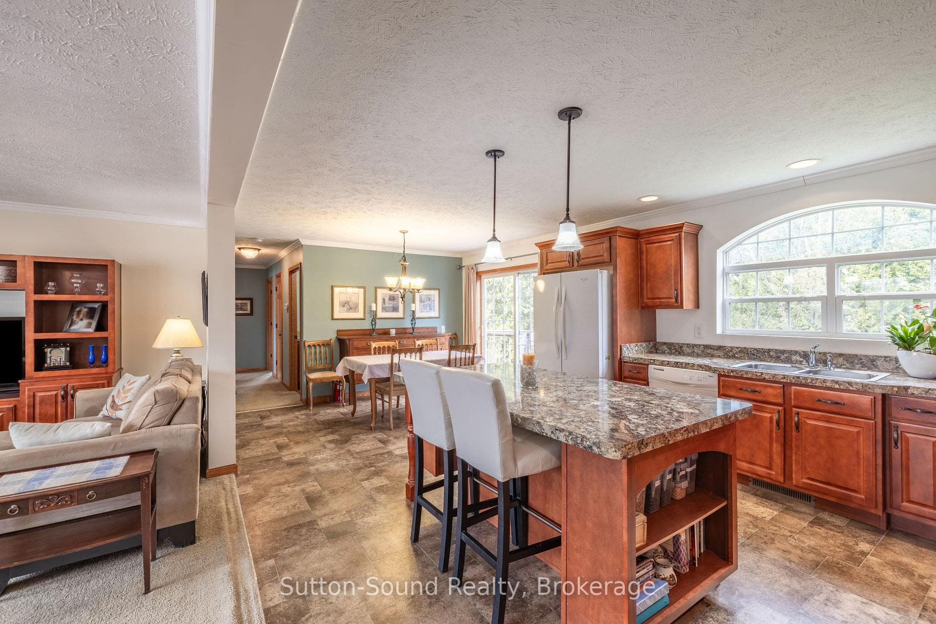 21 Cardinal Avenue photo 11