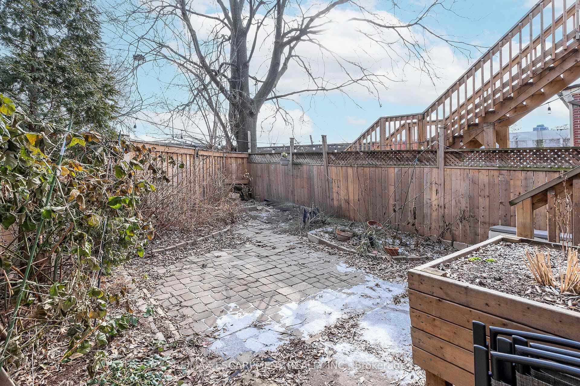248 John Street photo 14