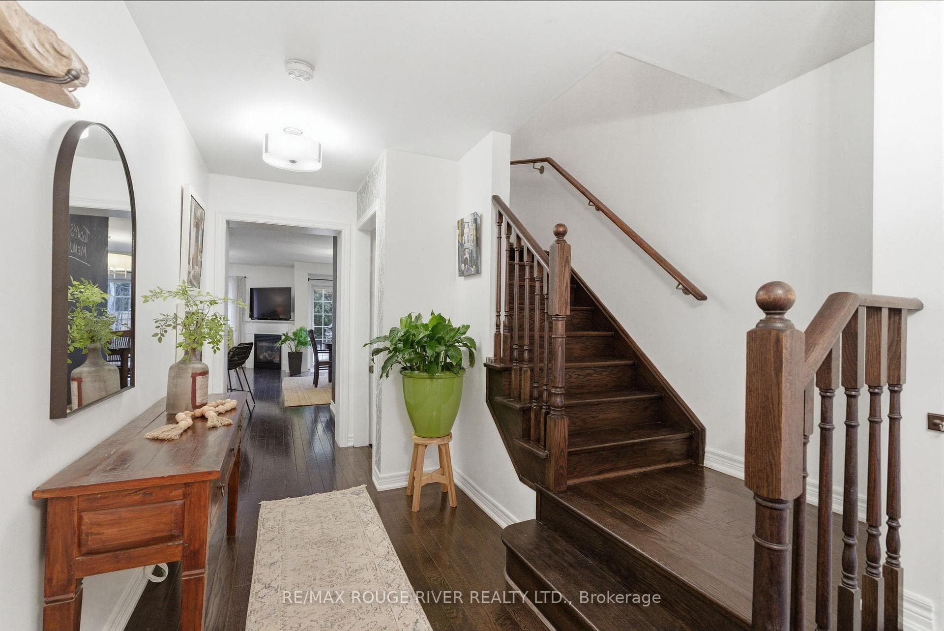 6 Edison Way photo 4