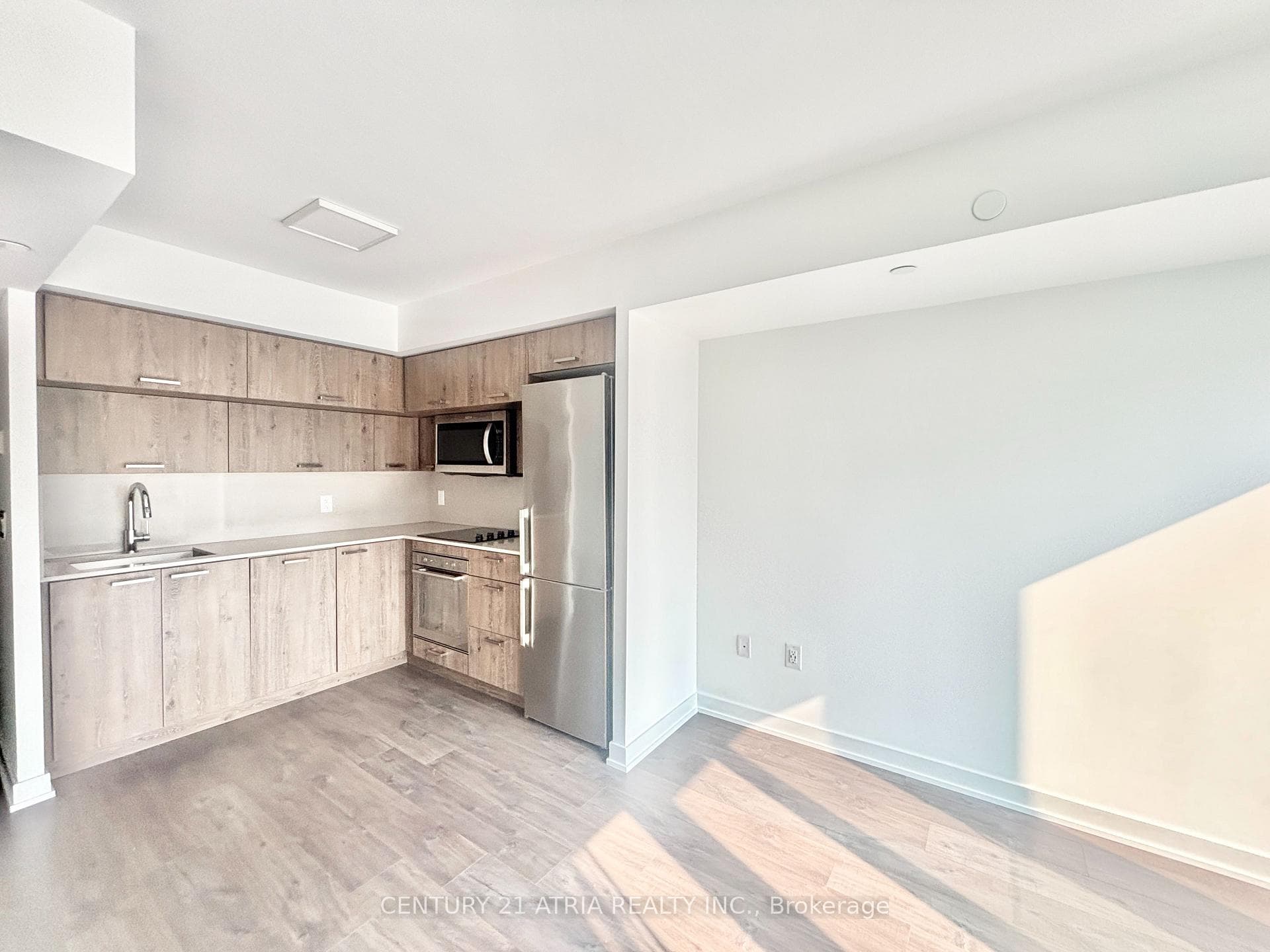 50 McCaul St Street Unit 811 photo 3