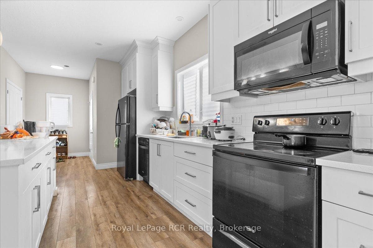 38 Cobourg Lane photo 23
