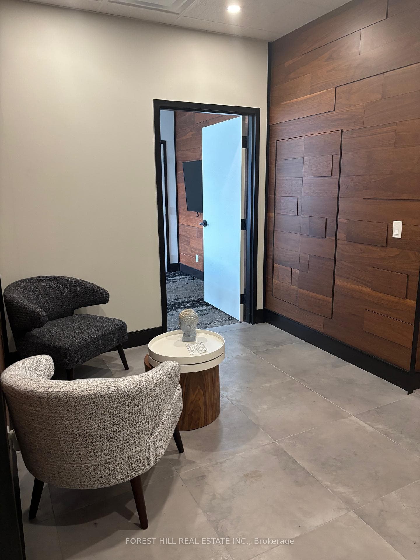 130 Queens Quay Unit 516 photo 5