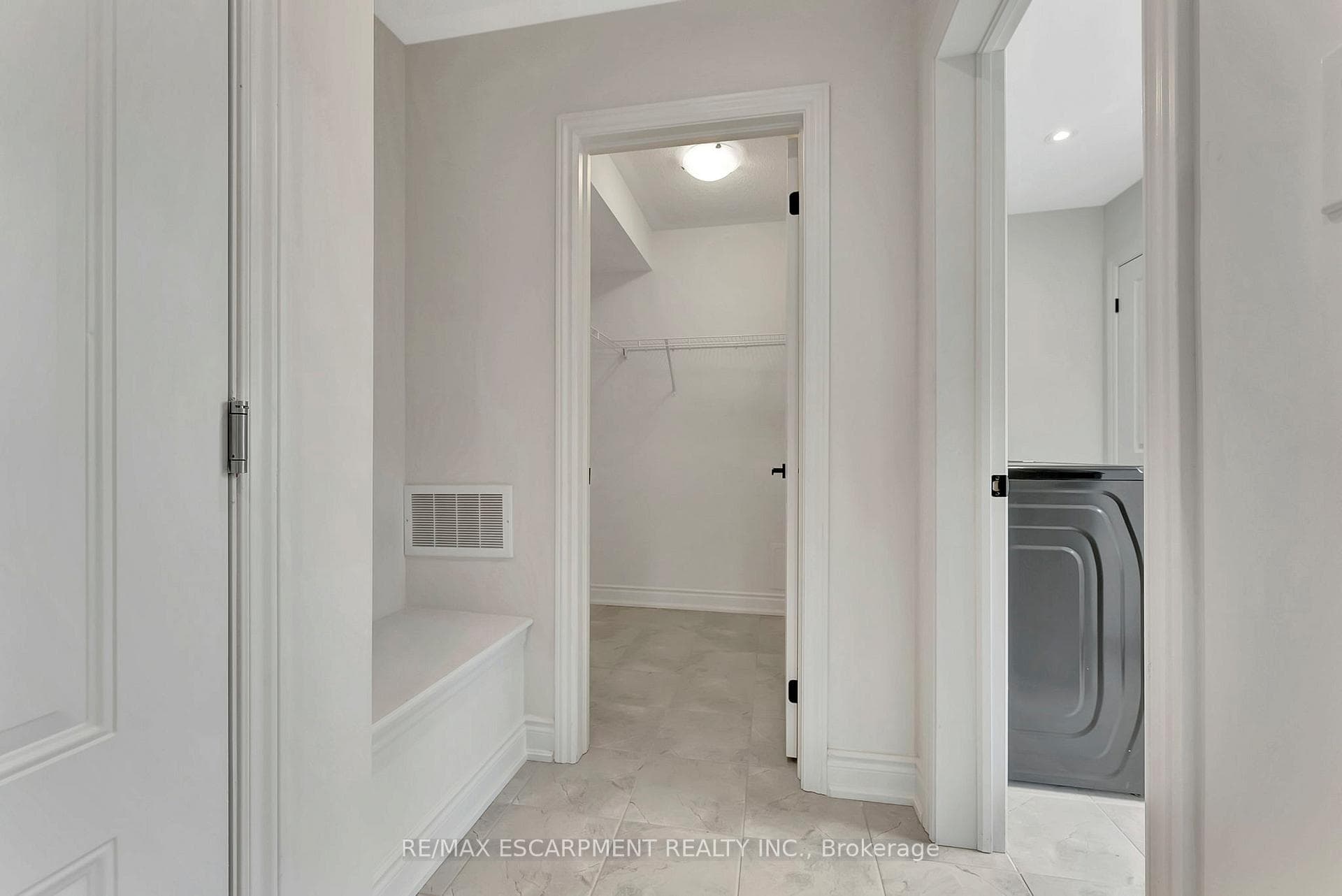 1404 Courtleigh Trail photo 4