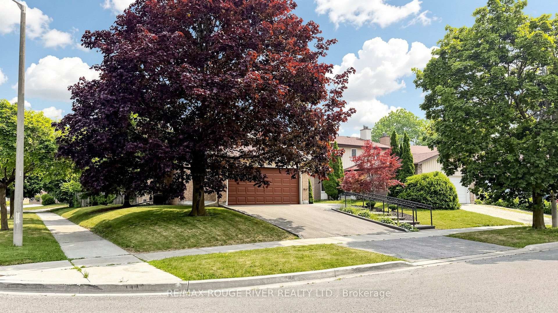 103 Ambercroft Boulevard photo 3